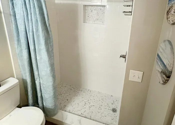 Apartment Renovated Oc Walk To Pool & Park *
