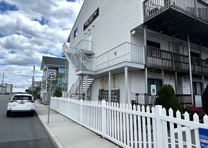 Renovated Oc Walk To Pool & Park Apartment Ocean City